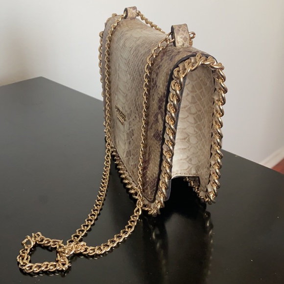 Guess mini crossbody/ shoulder chain bag - Picture 3 of 7